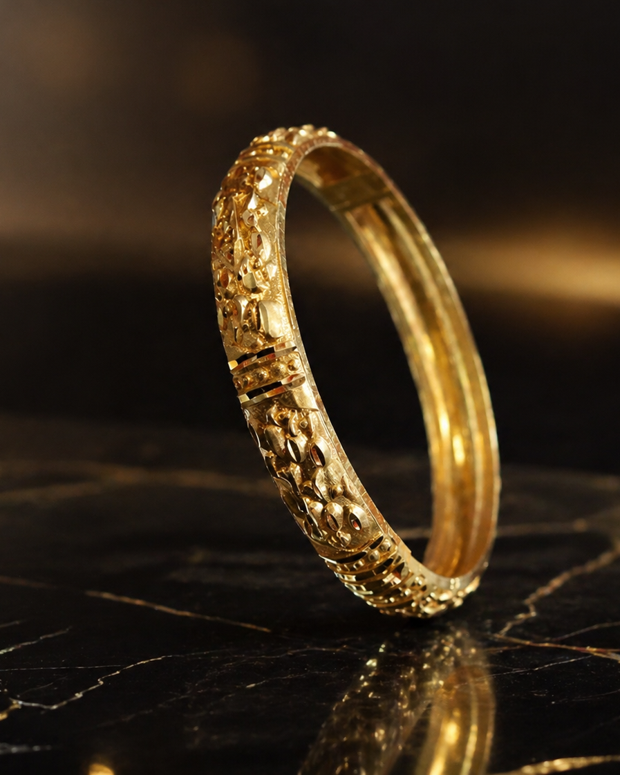 Gold-Plated Geometric Pattern Bangle for Women
